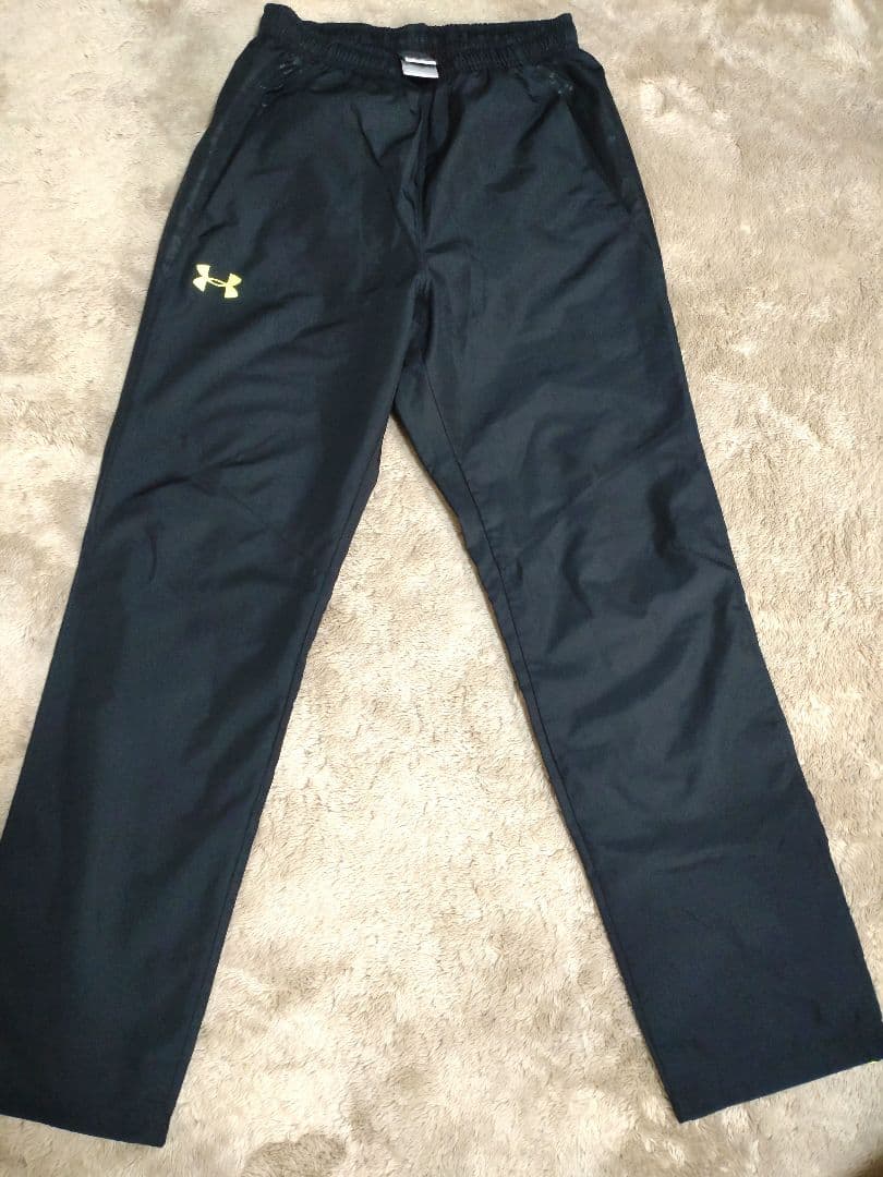 新品同様アンダーアーマーUNDER ARMOUR ジャージセットアップＳＭ