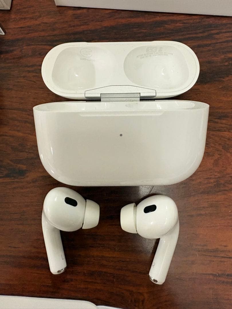 AirPods Pro2 本体 充電ケース付き Lightningタイプ