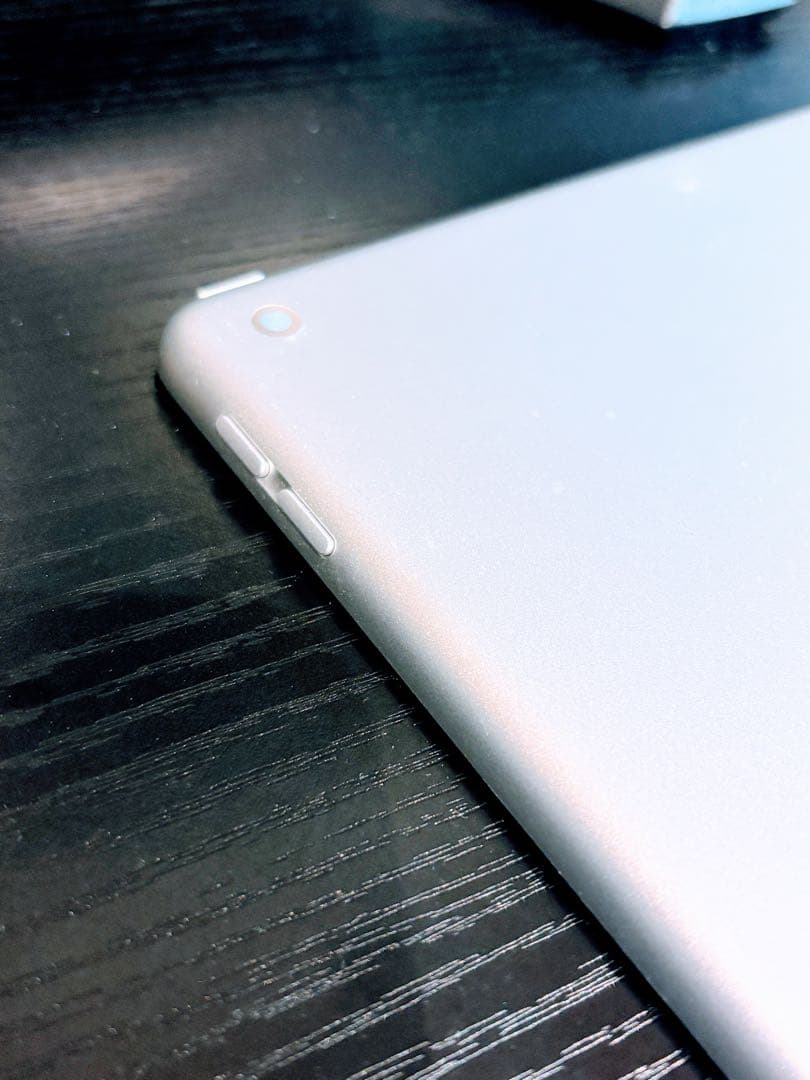 iPad 第8世代 32GB SIMフリー シルバー 白 美品