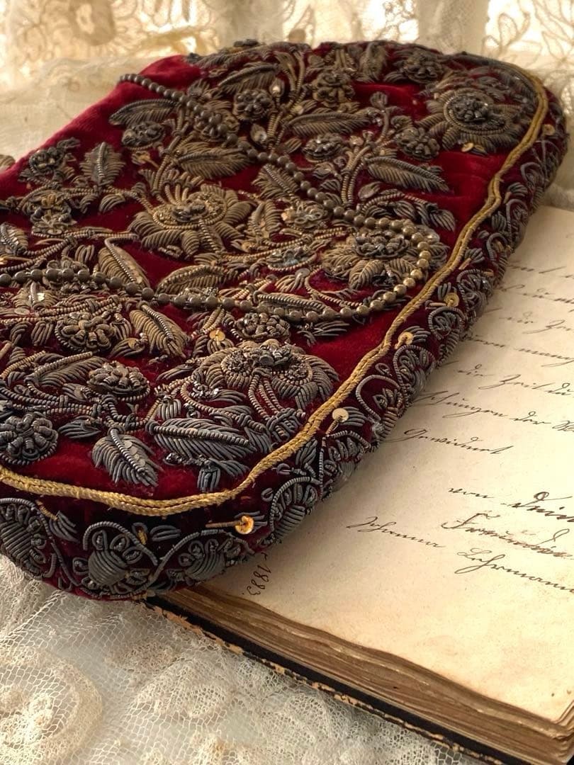 英国アンティークゴールドメタリック手刺繍パース　ベルベット　瑪瑙イギリス　花