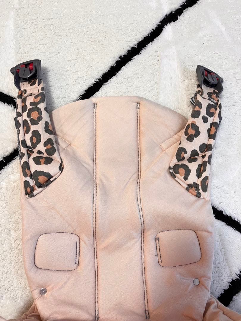 ベビービョルン　 抱っこ紐　ワンカイエアー　 ベージュレオパード　豹柄　ヒョウ柄