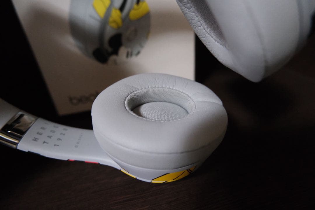 beats solo 3 wireless ミッキーマウス　訳あり