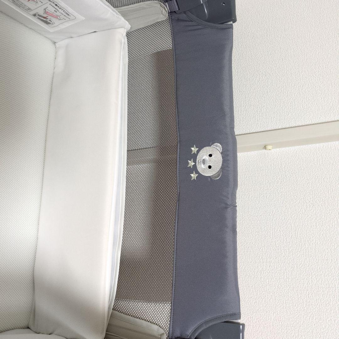 極美品　アップリカ　ベビーベッド ココネルエアー 　グレーベア