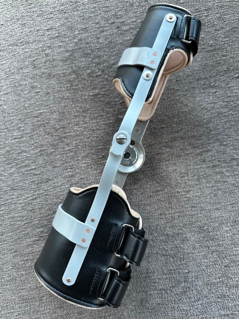 肘用装具　リハビリ　トレーニング　腕