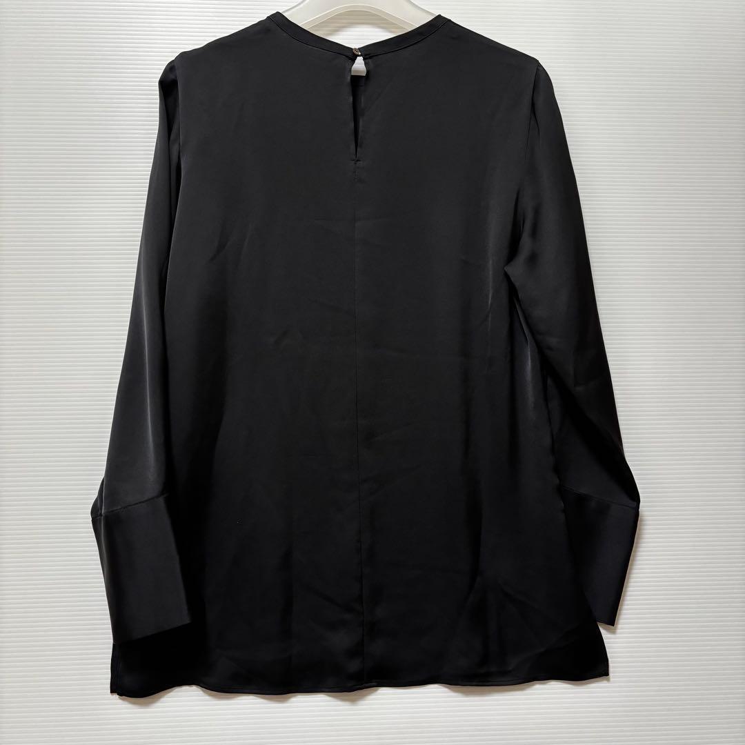 【ウィムガゼット】サテン　長袖　ブラウス　ブラック　クルーネック　黒　とろみ