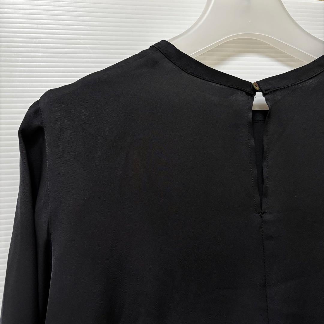 【ウィムガゼット】サテン　長袖　ブラウス　ブラック　クルーネック　黒　とろみ