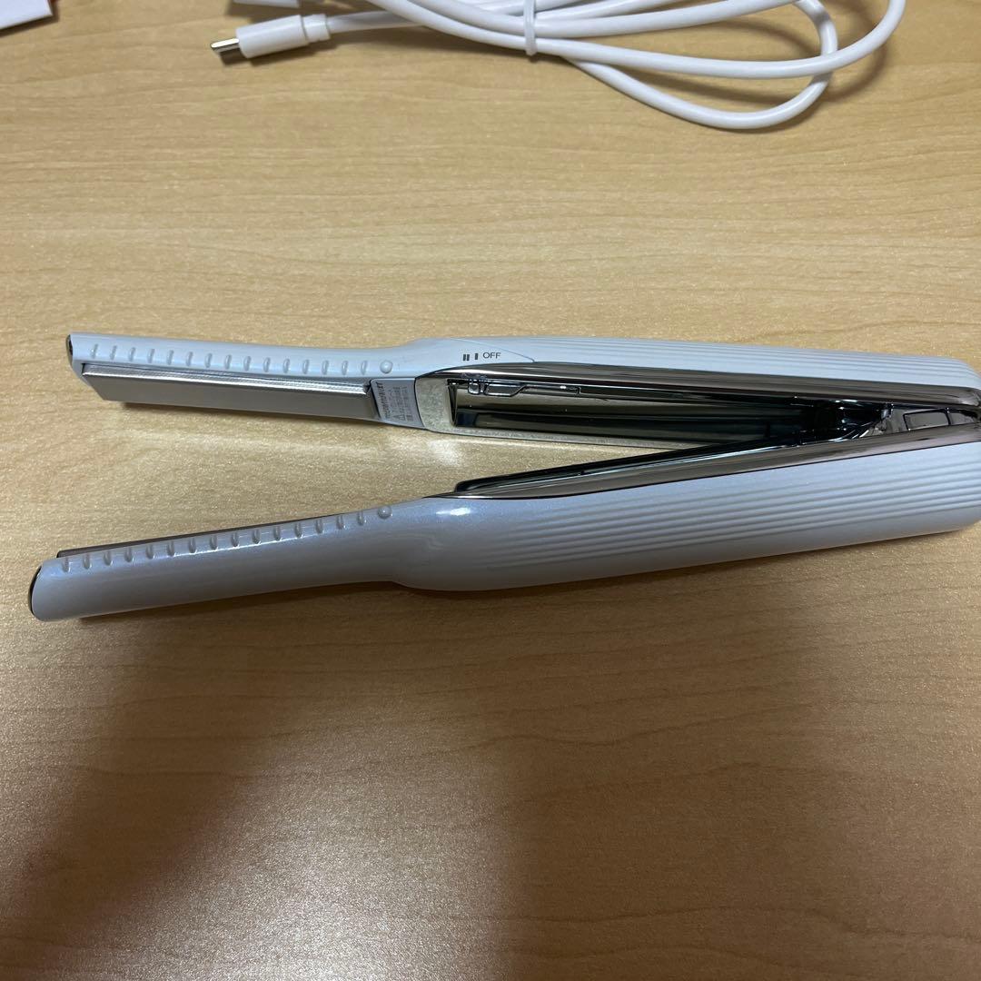 リファ　コードレスアイロン　ホワイト