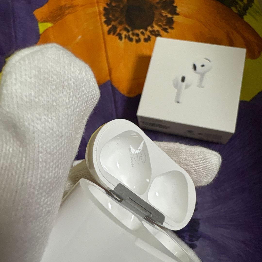 ち*い様 Apple AirPods 4 アクティブノイズキャンセリング搭載　保
