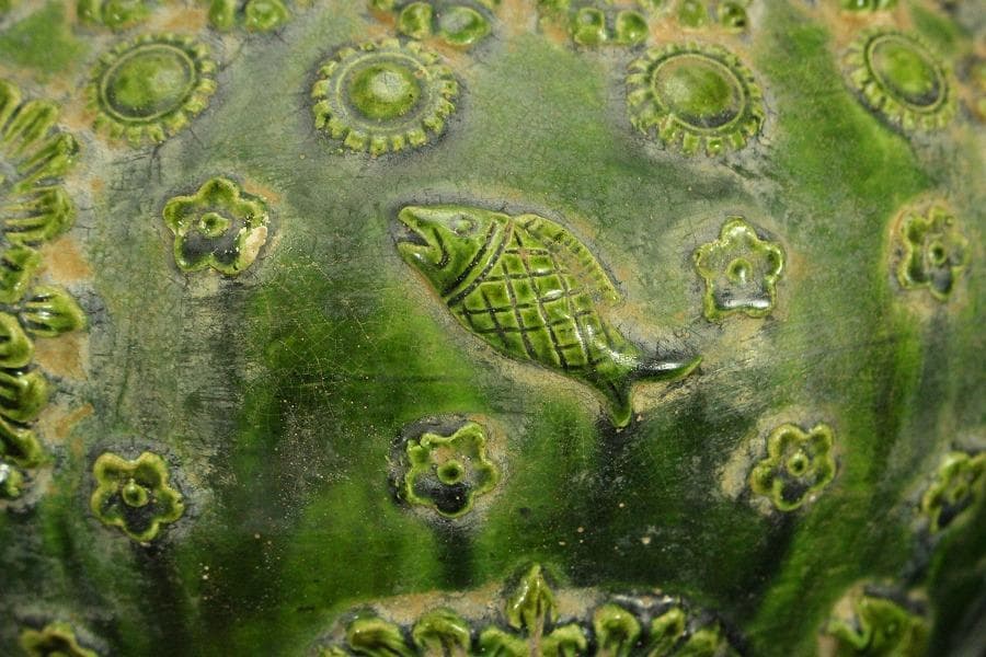 中国美術 緑釉 貼蓮花魚紋 装飾壷 高27.5cm(LC150)