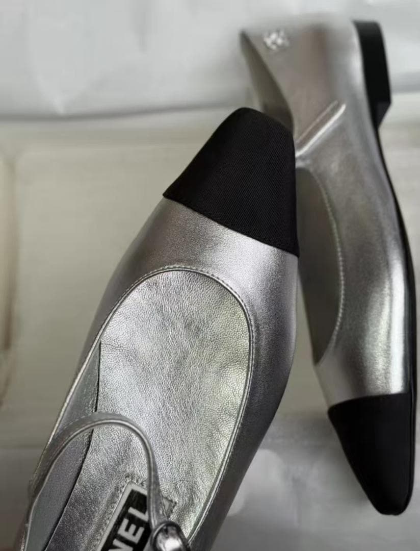 CHANEL シルバー ブラック メリージェーンシューズ