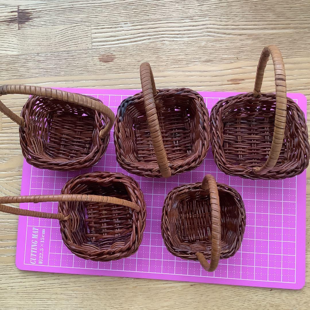 ミニチュア　籐籠　かご　丸形　四角形　楕円形　23個＋オマケ