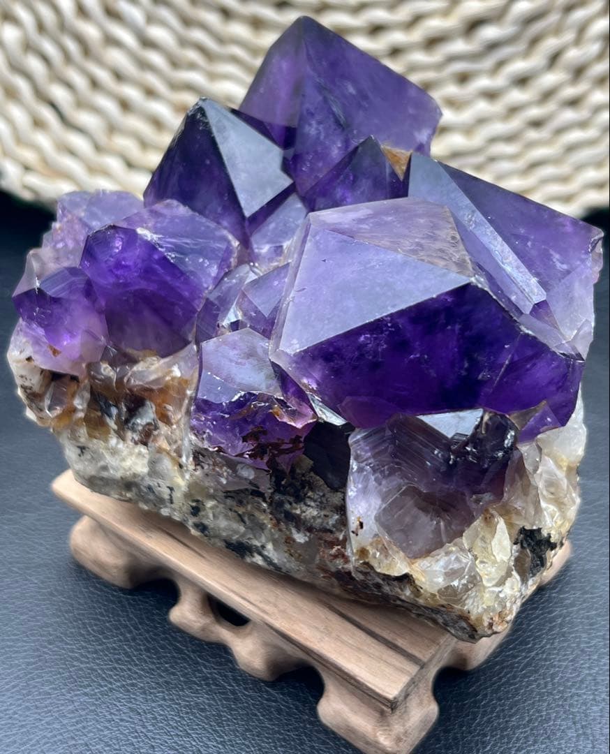 レア★コンゴ産アメジストクラスター　木台付き　大結晶 パワーストーン　浄化