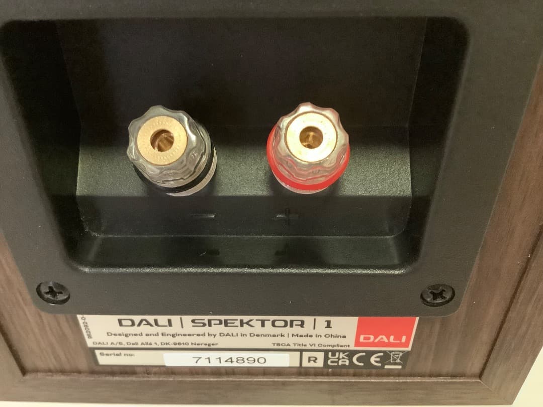 DALI SPEKTOR 1 ウォルナット