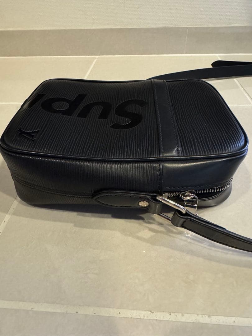 ルイヴィトン シュプリーム ダヌーブPM ショルダーバッグ エピ ブラック　美品