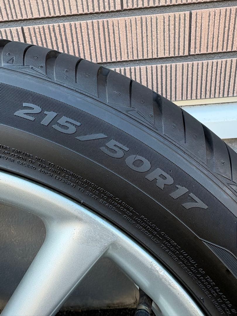 トヨタプリウスα純正17インチホイールセット Laufennタイヤ付き