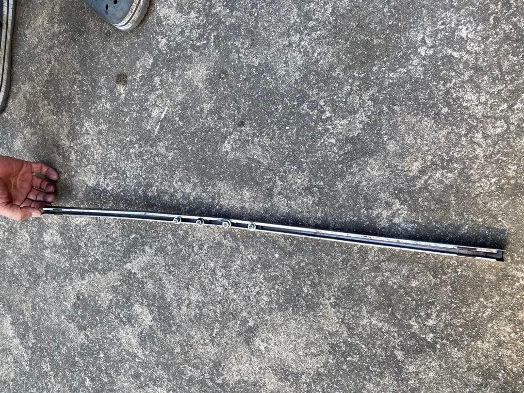 日産箱スカ　2000GT 2000GTRリアーグリルアッパーモール