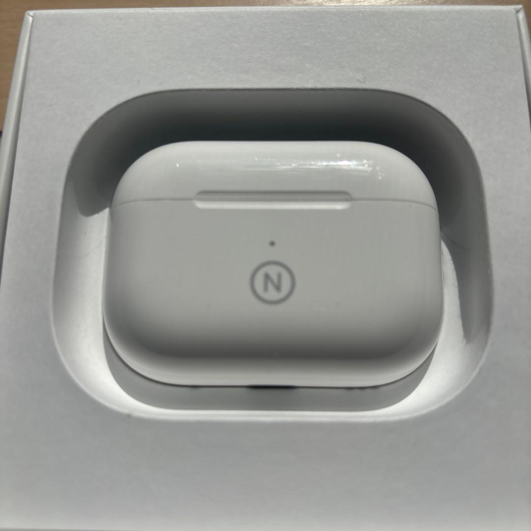 Apple AirPods pro 2 ホワイト 充電ケース付き