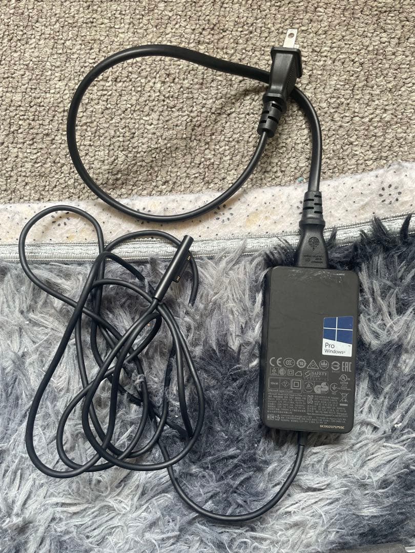 【美品】Surface Pro4 キーボードtpyec充電ケーブル付