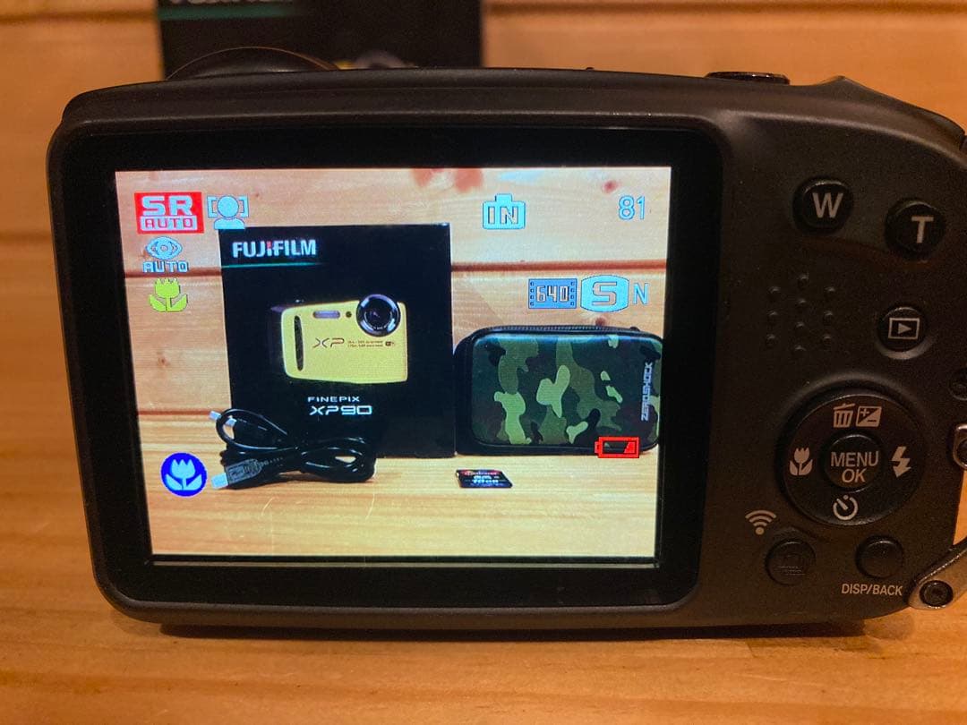 FUJIFILM 富士フイルム　FINEPIX XP90 防水デジカメ　コンデジ