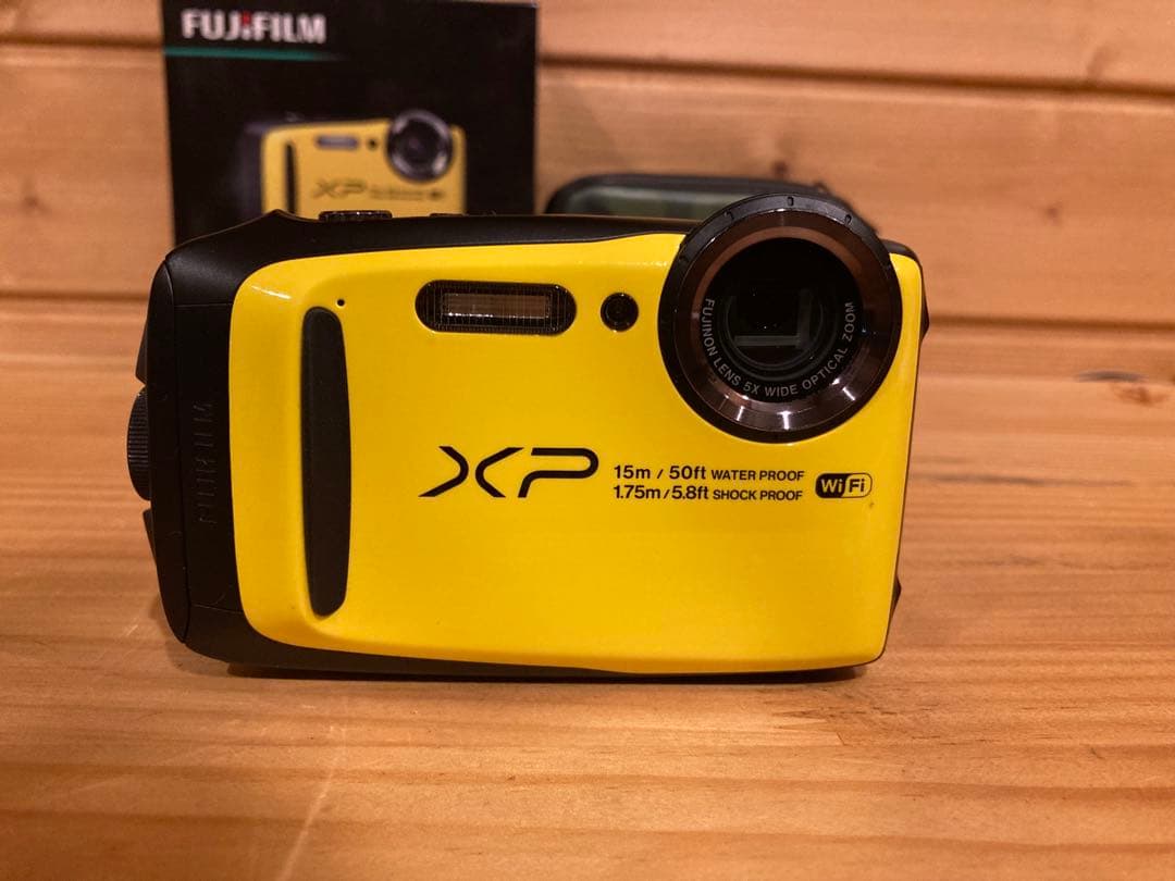 FUJIFILM 富士フイルム　FINEPIX XP90 防水デジカメ　コンデジ