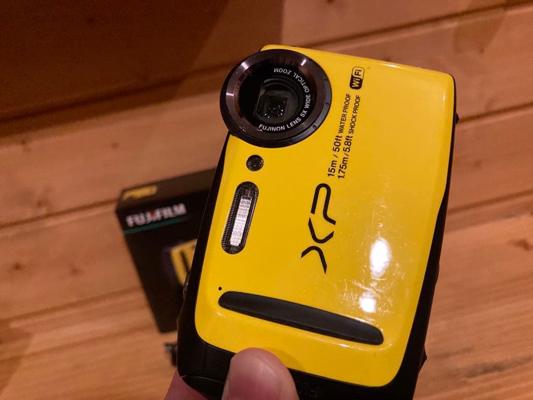 FUJIFILM 富士フイルム　FINEPIX XP90 防水デジカメ　コンデジ