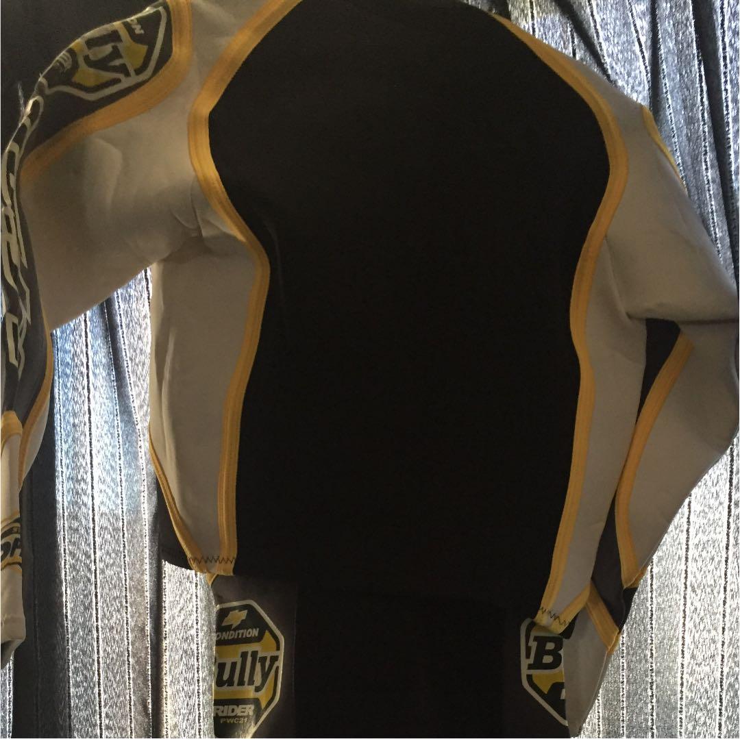 ウエットスーツ