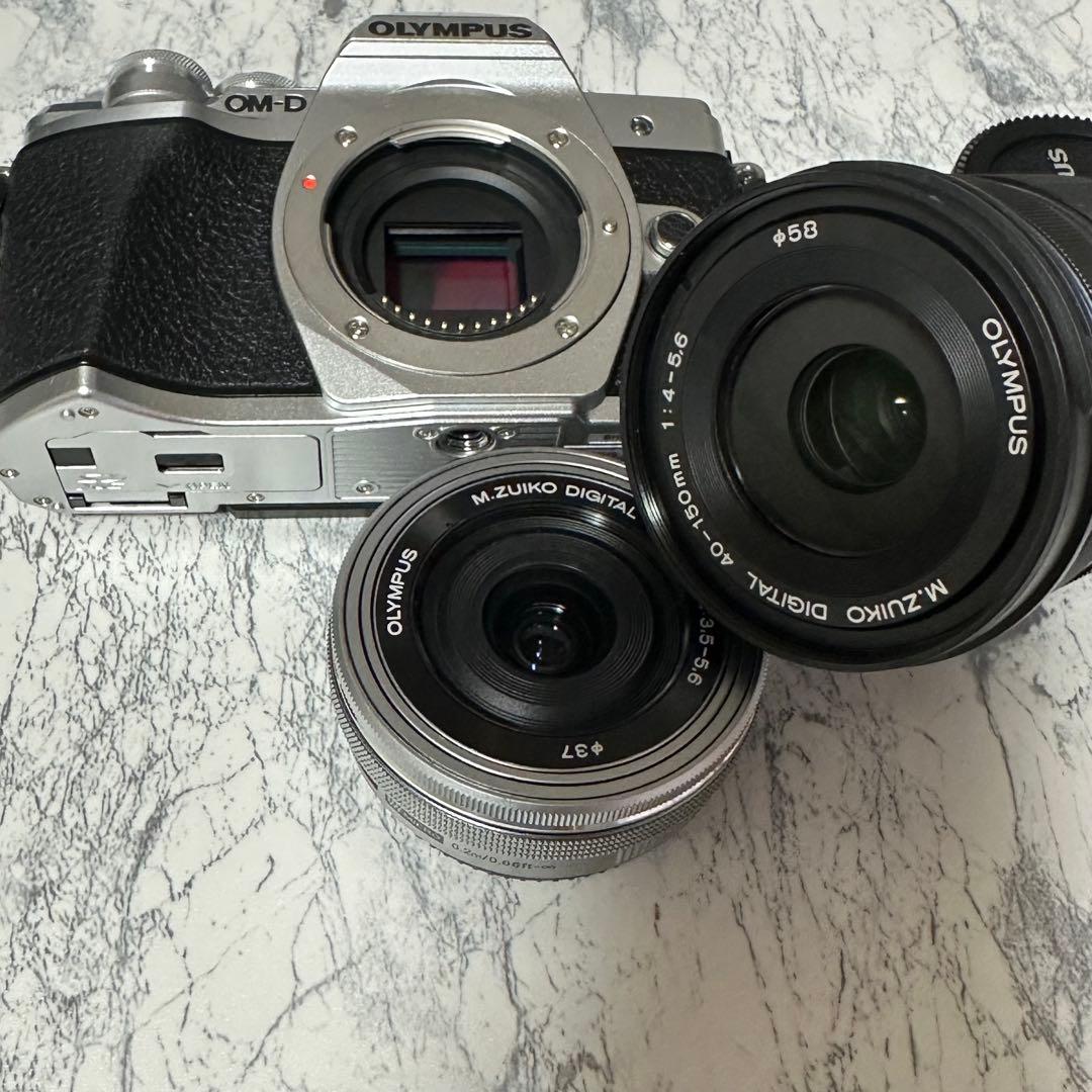 オリンパス　OLYMPUS OM-D E-M10 Mark III レンズ付き