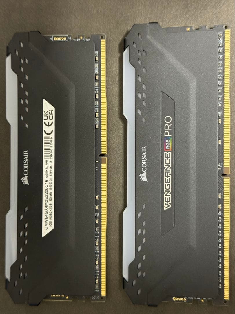 Corsair RGB メモリー 32GBx2 DDR4