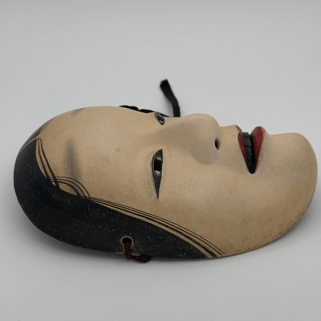 能面「若女」　木彫り　能　日本伝統　日本舞踊