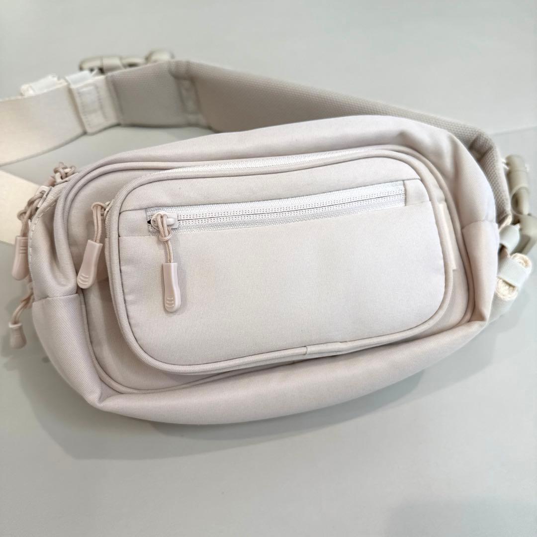 【ほぼ未使用・美品】POMULU ヒップシート アイボリー