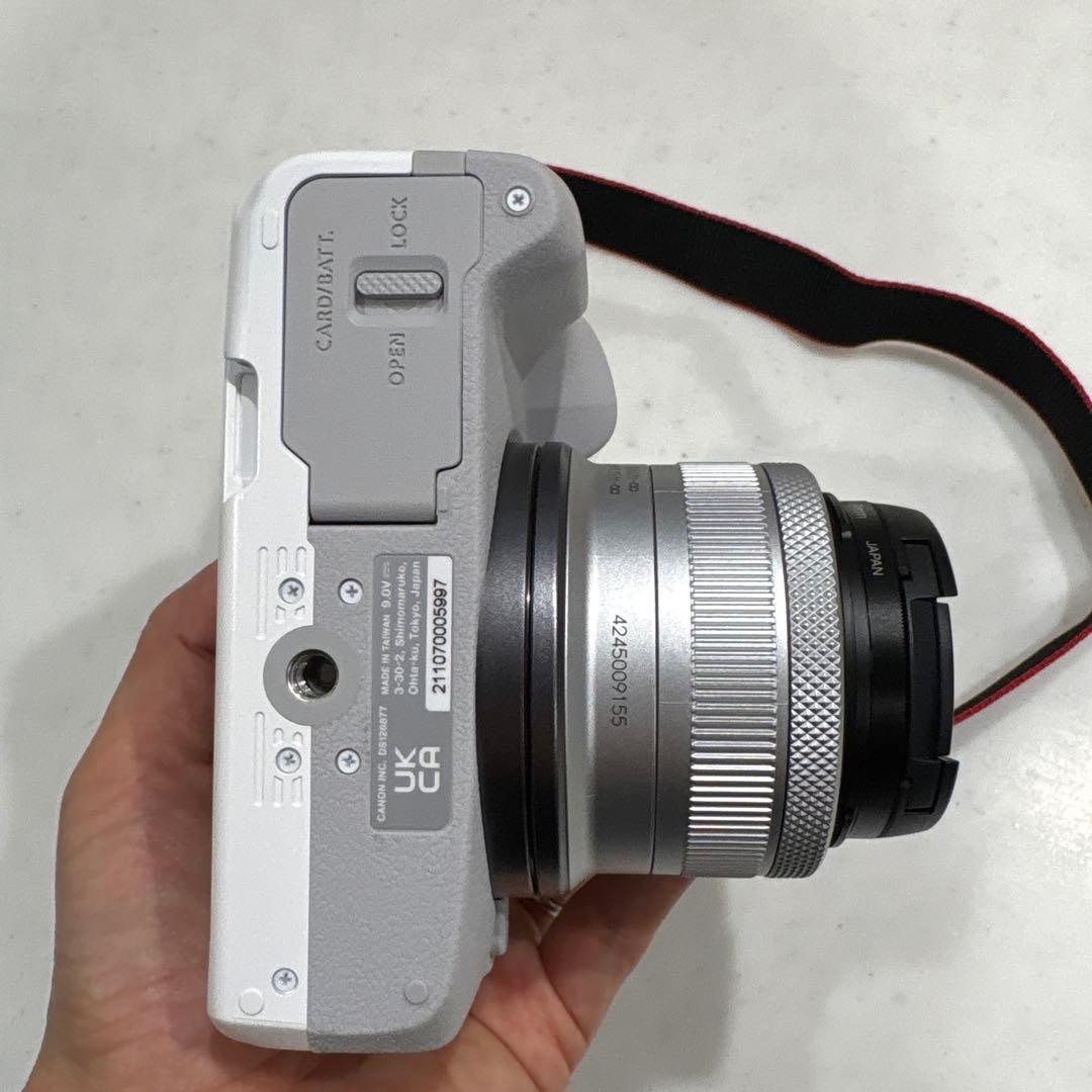 Canon ミラーレス一眼カメラ EOS R50 ダブルズームキット（ブラック）