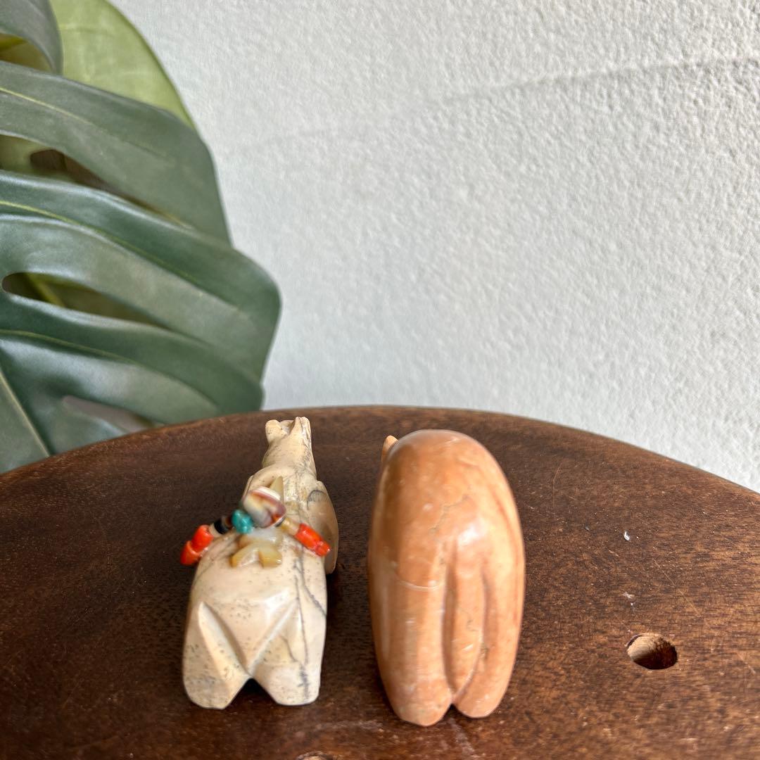 アリゾナ　インディアンジュエリーショップ　石製クマの彫刻2体セット