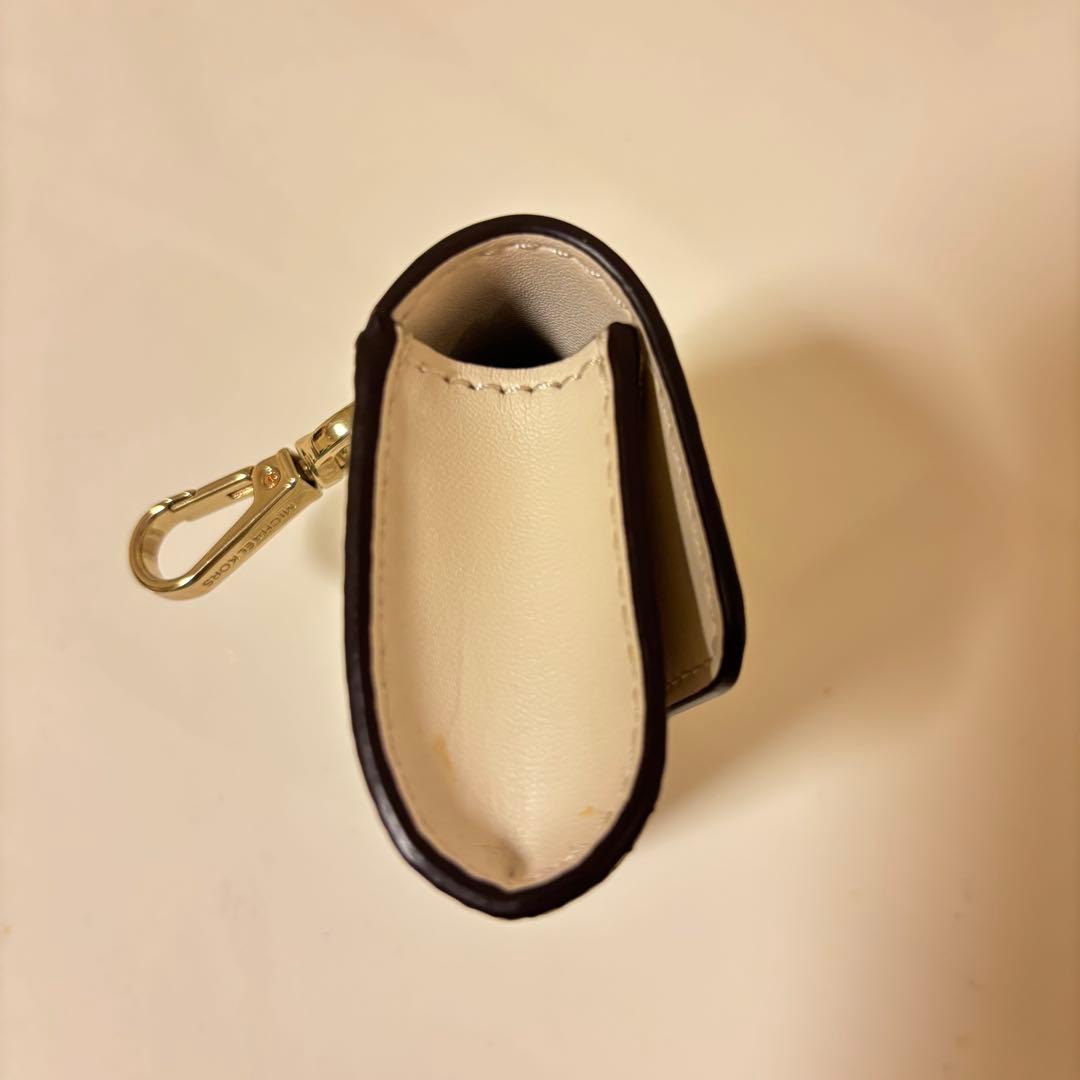 Michael Kors イヤホンケース ホワイト/グレー