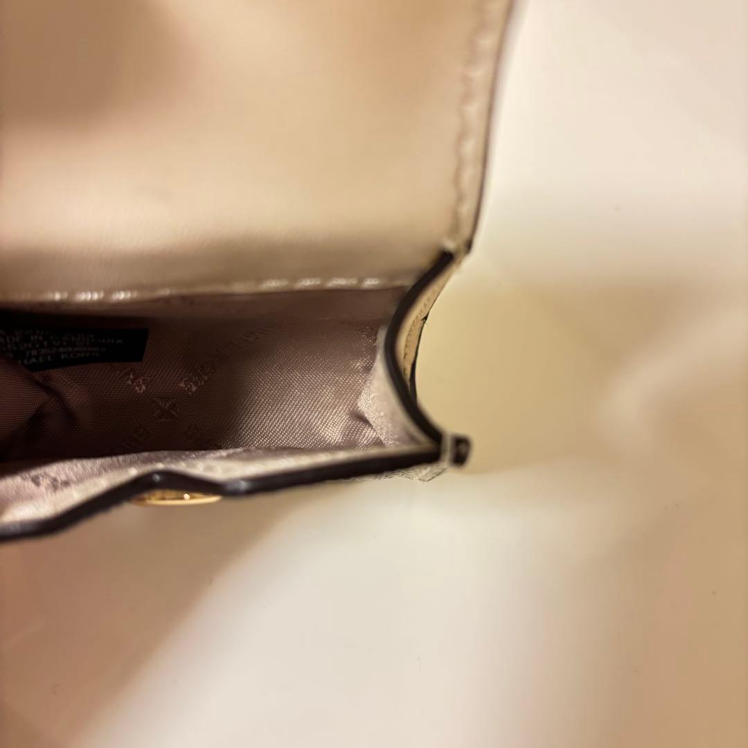 Michael Kors イヤホンケース ホワイト/グレー