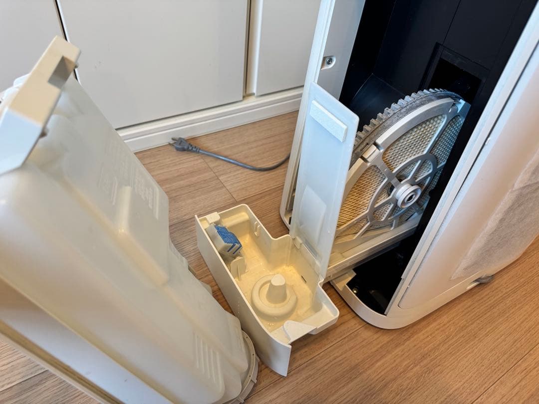 シャープ プラズマクラスター 加湿空気清浄機 KI-GS70-Ｗ 2018年製