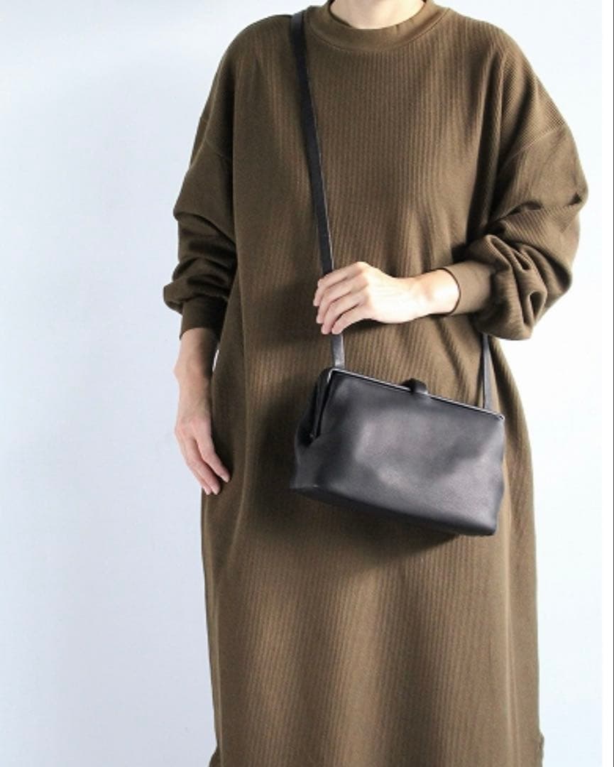 Aeta ディアレザー　ブラックショルダーバッグ　M