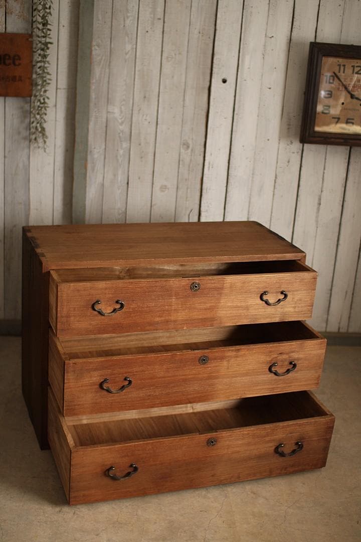 味のある木製のチェスト　引き出し3段　桐箪笥　昭和レトロ　タンス　古家具　古民家