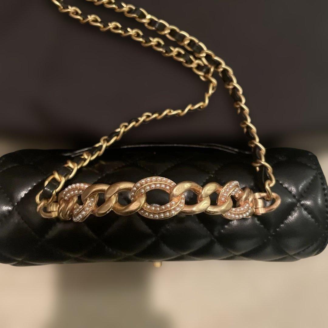 CHANEL ブラックレザー ショルダーバッグノベルティー