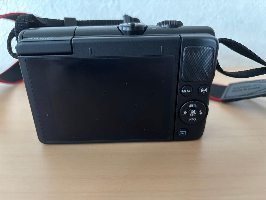 Canon EOS M100 ミラーレスカメラ 2本レンズ付き