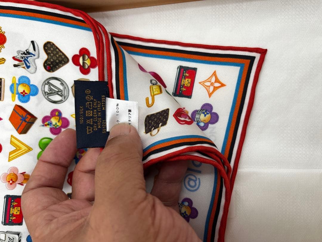 未使用！ルイヴィトンLouis Vuitton ハンカチ　スカーフM77355