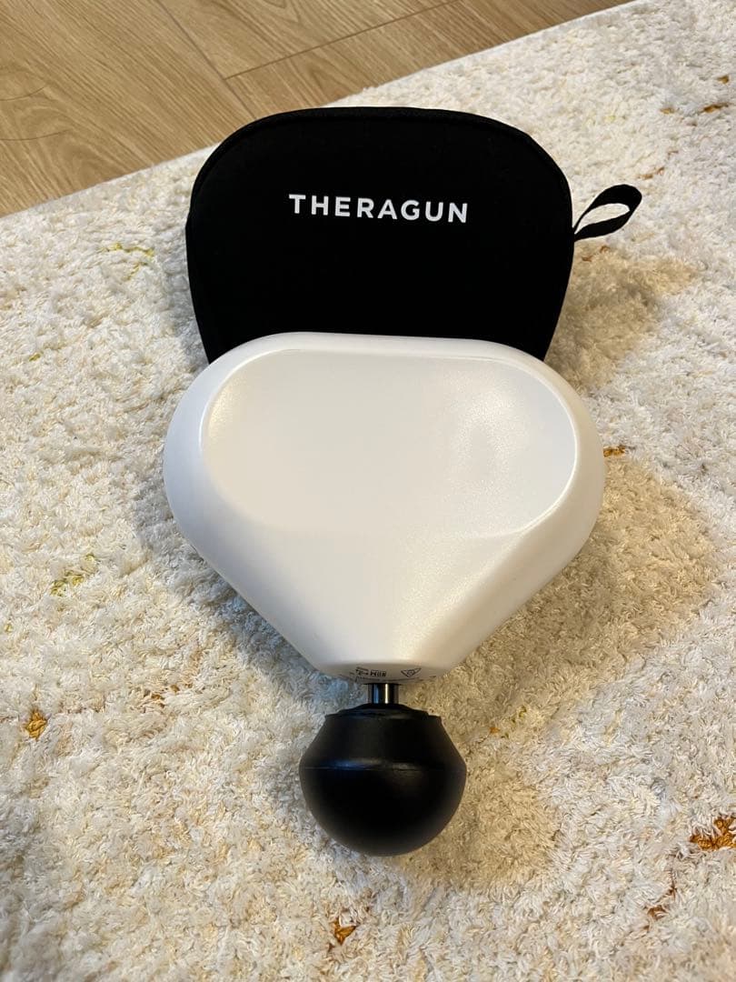 THERAGUN ホワイトマッサージャー 充電器付き