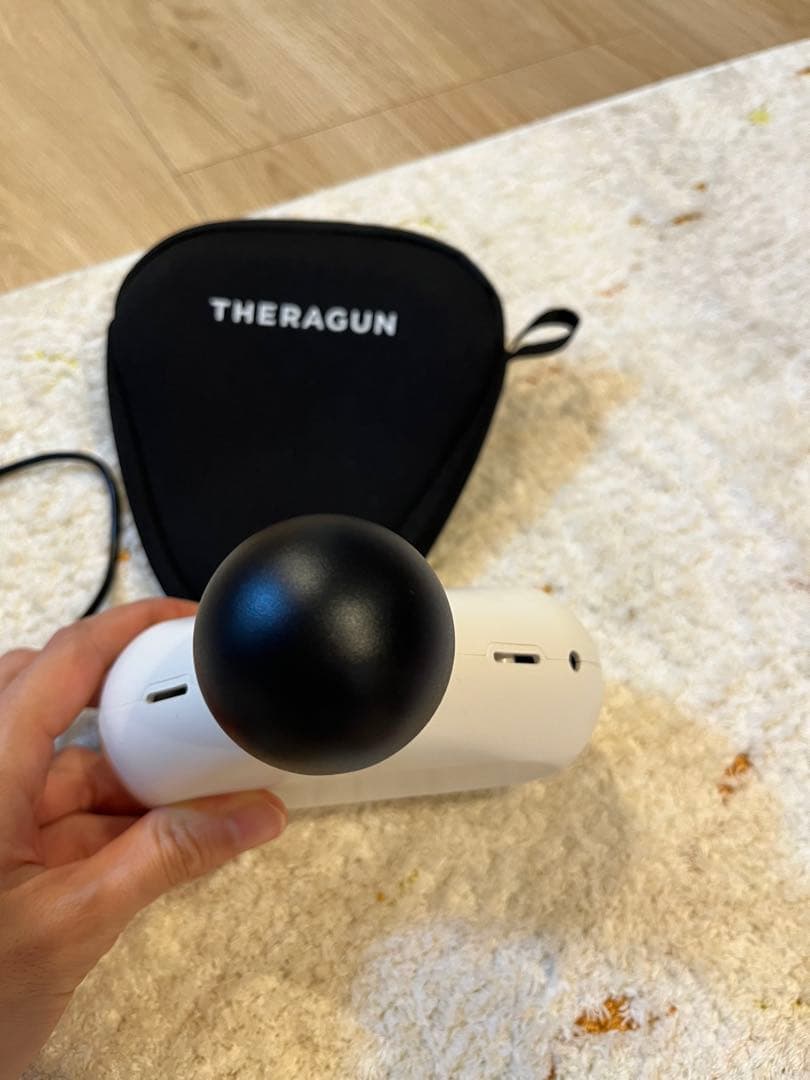 THERAGUN ホワイトマッサージャー 充電器付き