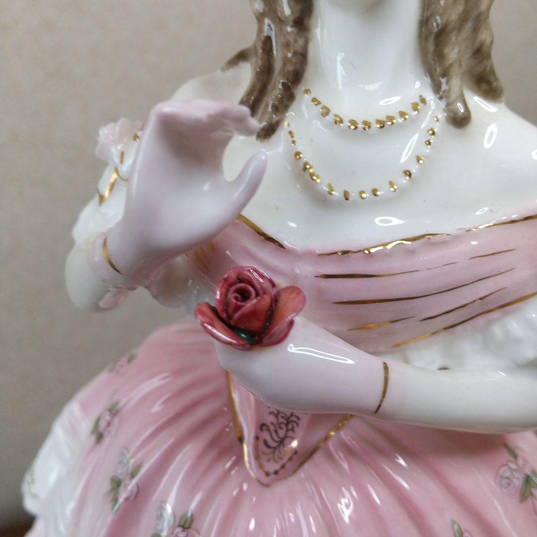 ロイヤルドルトン フィギュリン 愛の言葉コレクションより〜レッドレッドローズ