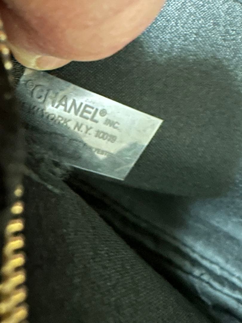 CHANEL ブラック チャーム付きショルダーバッグ