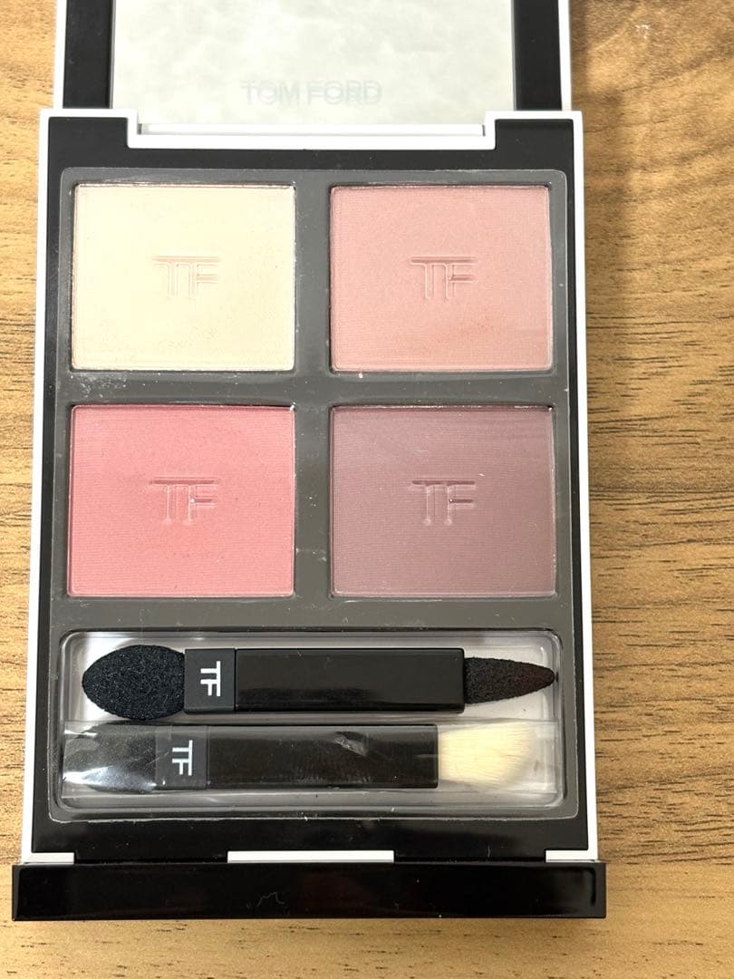 トムフォード　アイ カラー クォード01R ローズ ティーズ