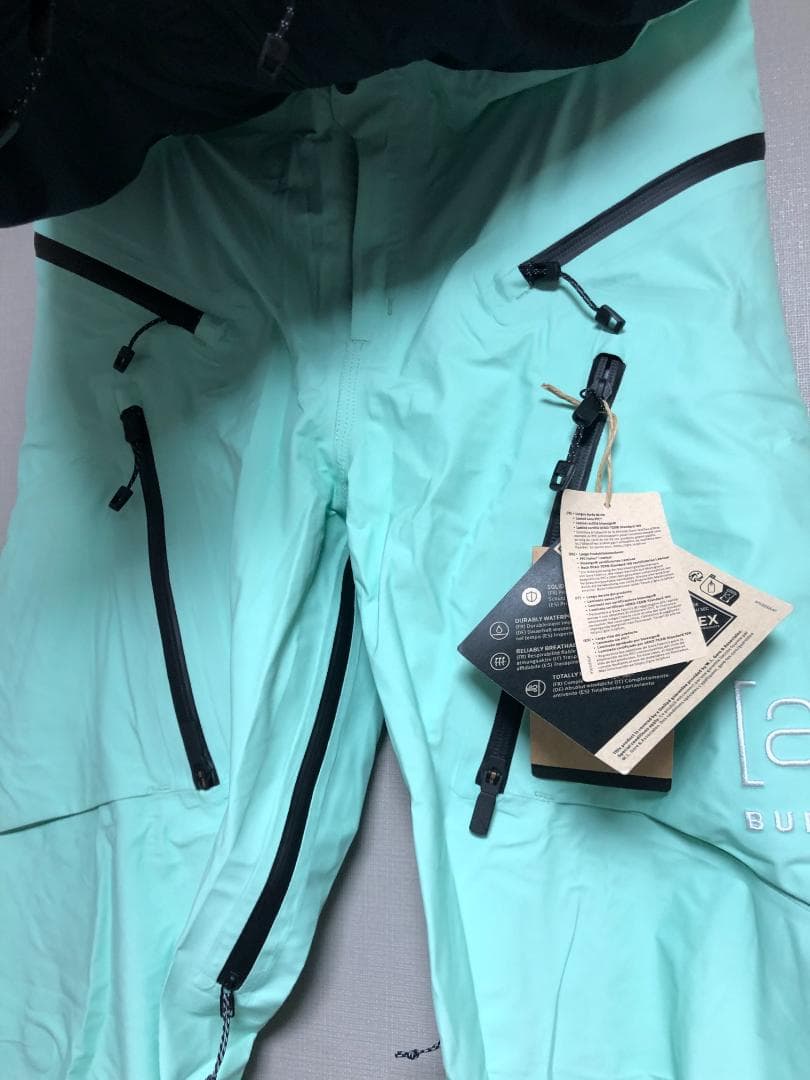 未使用 バートン ウィメンズ GORE-TEX KLS 3L ビブ XS パンツ
