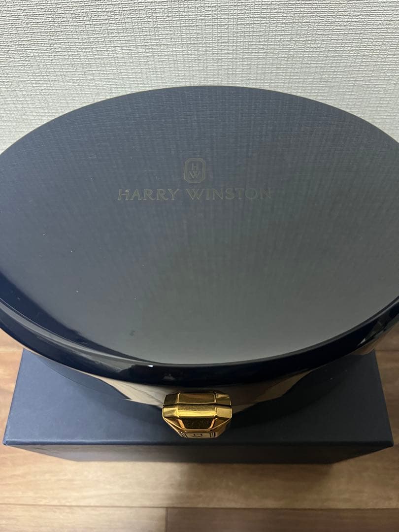 HARRY WINSTON 時計ケース　ネイビー外箱付き