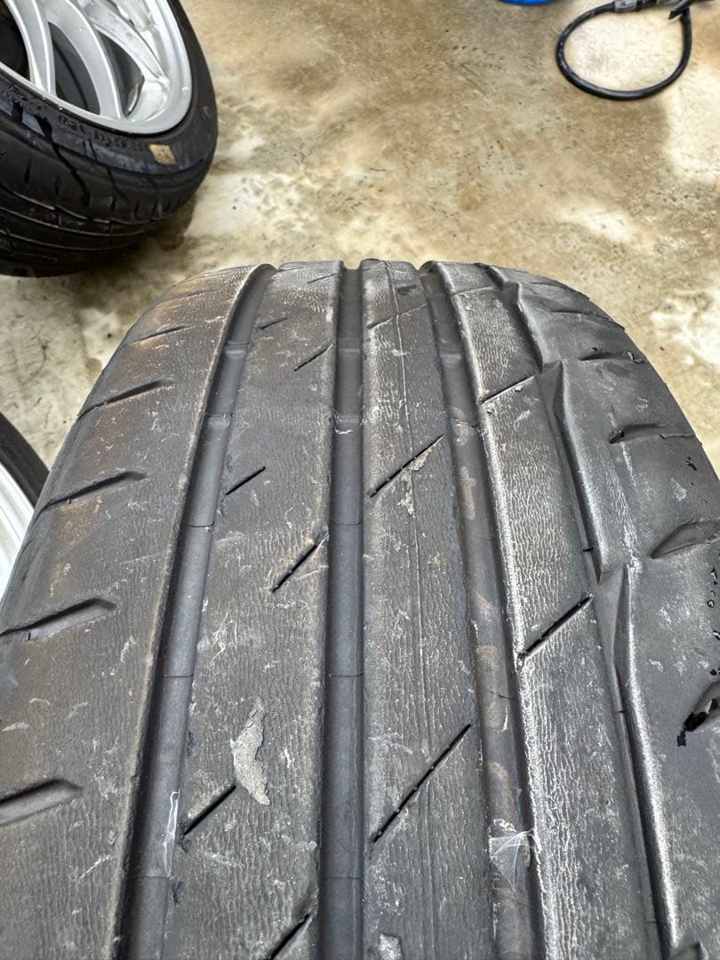 送料込エンケイPF01 PCD114.3 18インチアルミ&タイヤ 4本セット