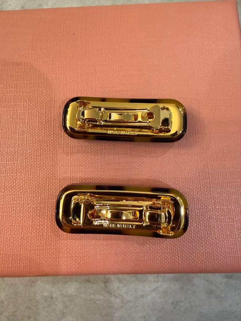 ミュウミュウ　miumiu ロゴ　プレックス　ヘアグリップ