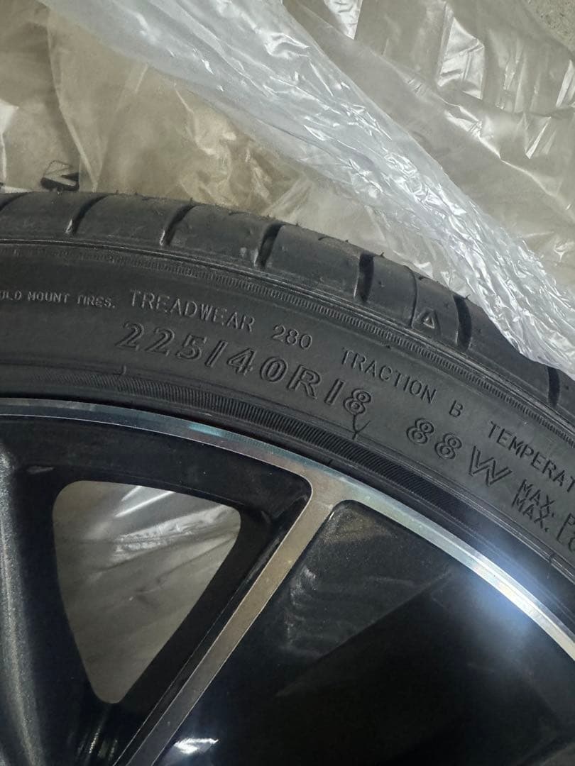 \"ほぼ新品\"カローラスポーツ純正ホイールタイヤ4本